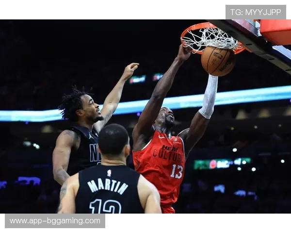 雄鹿字母哥缺阵，利拉德40分射穿篮网